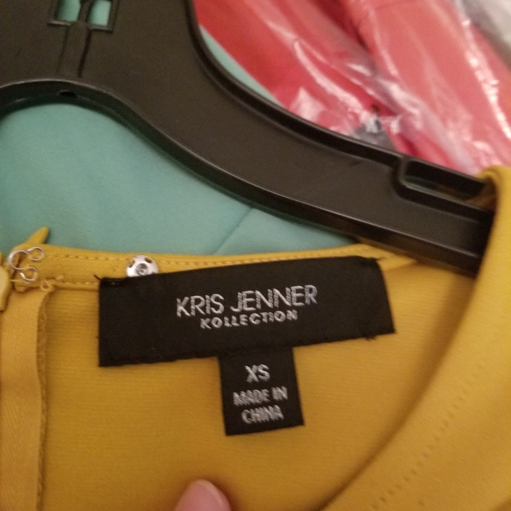 Kris Jenner dress with unique cloth chain necklace - Picture 4 of 5